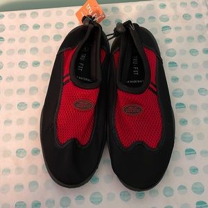 🌼 3/$18. NWT swim/beach shoes size 8